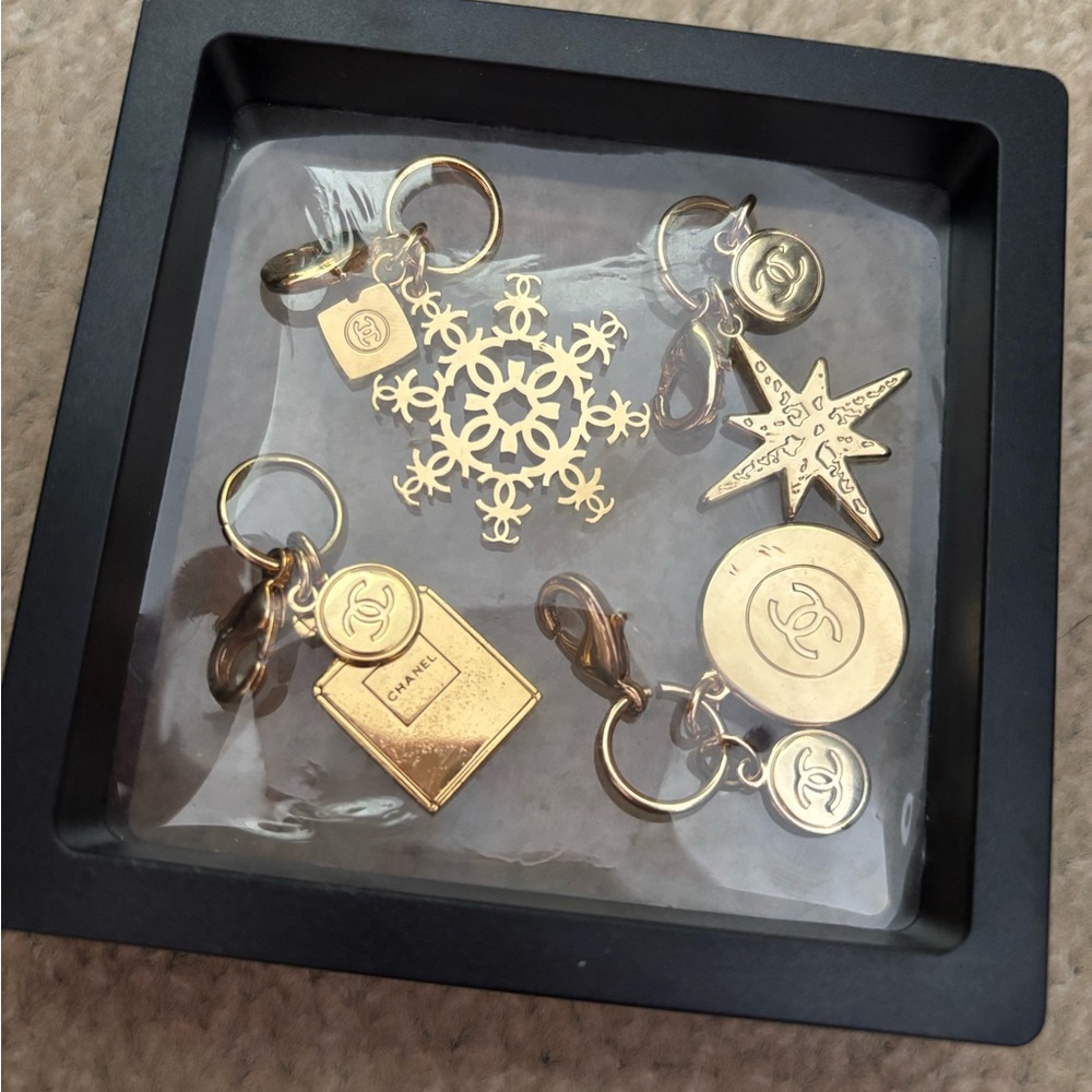 CHANEL Gold Decorative Accessories Set